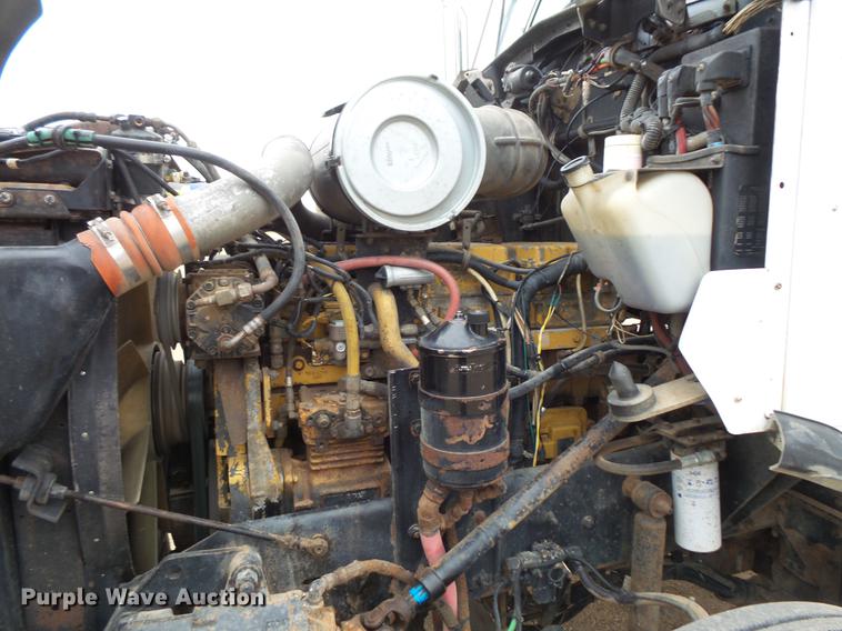 image for item DC4748 1995 Kenworth T450 semi truck