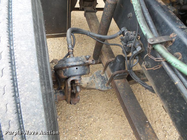 image for item DC4748 1995 Kenworth T450 semi truck