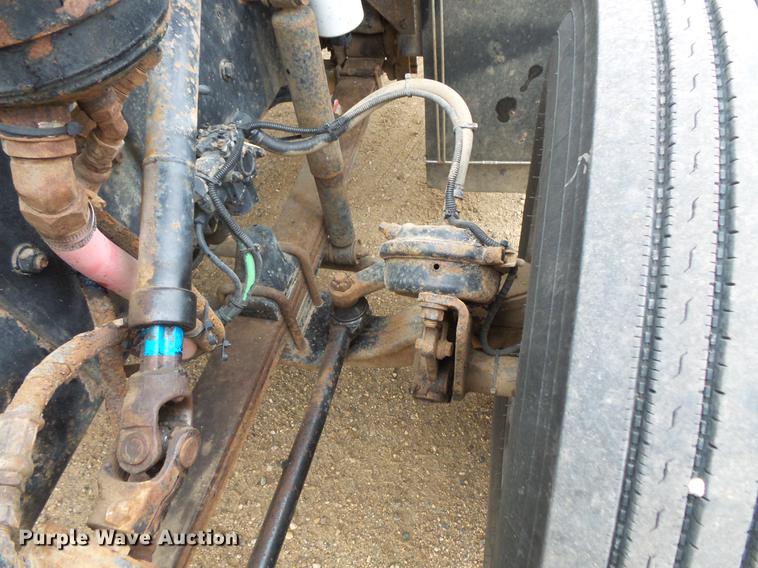 image for item DC4748 1995 Kenworth T450 semi truck