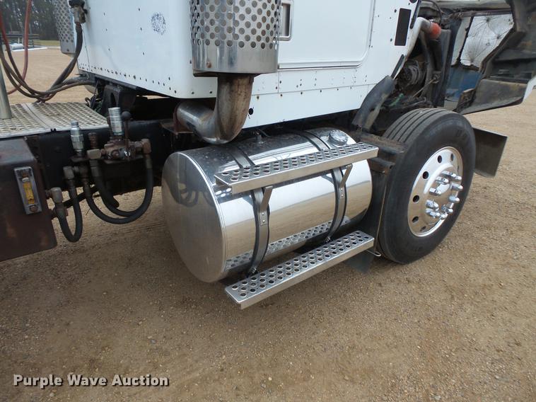 image for item DC4748 1995 Kenworth T450 semi truck