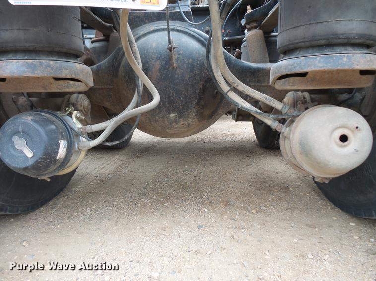 image for item DC4748 1995 Kenworth T450 semi truck