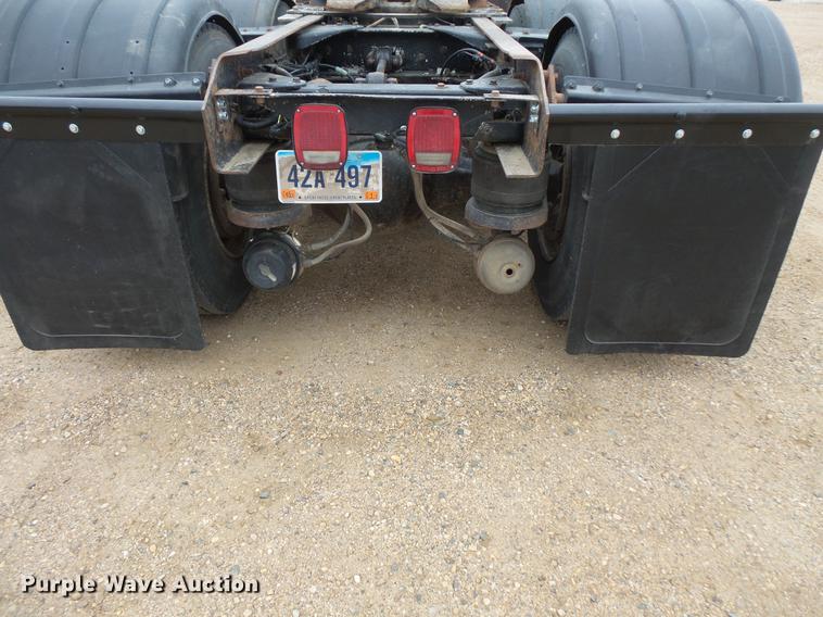 image for item DC4748 1995 Kenworth T450 semi truck