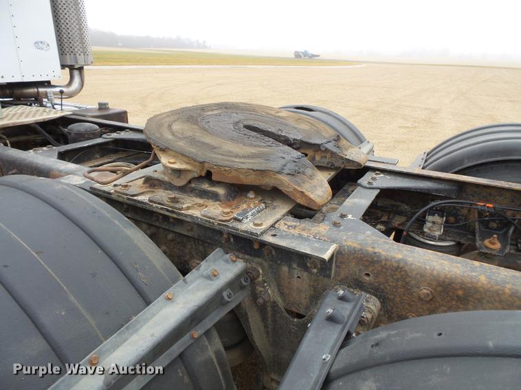 image for item DC4748 1995 Kenworth T450 semi truck