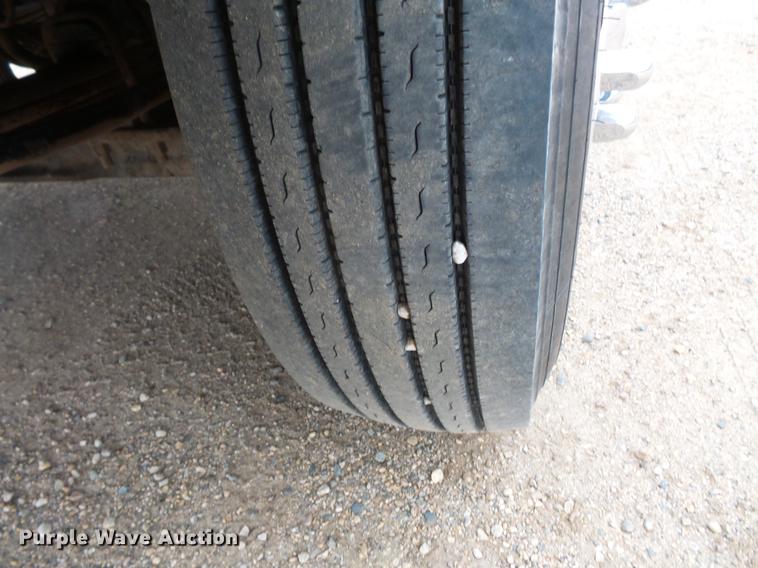 image for item DC4748 1995 Kenworth T450 semi truck