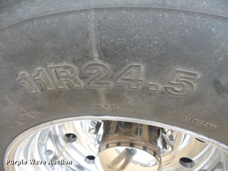 image for item DC4748 1995 Kenworth T450 semi truck