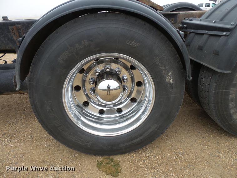 image for item DC4748 1995 Kenworth T450 semi truck