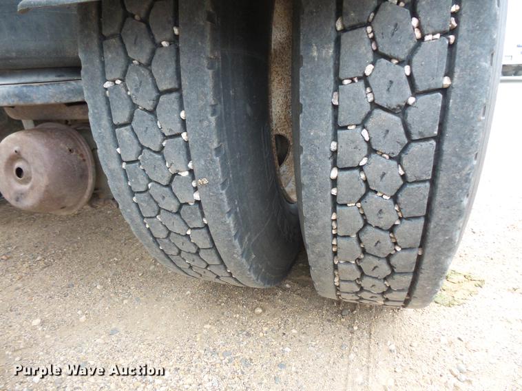 image for item DC4748 1995 Kenworth T450 semi truck