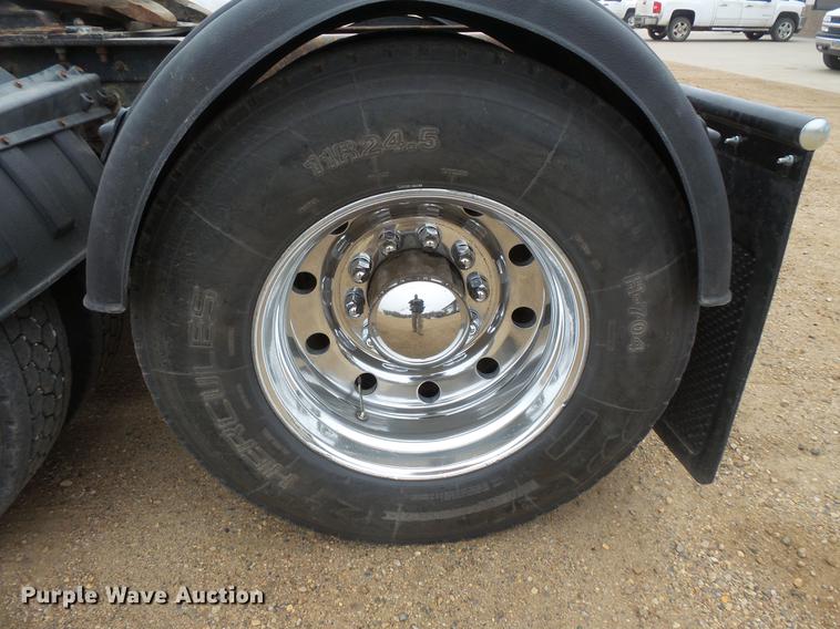 image for item DC4748 1995 Kenworth T450 semi truck