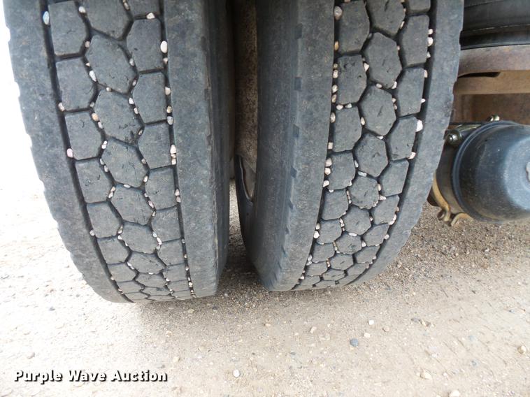 image for item DC4748 1995 Kenworth T450 semi truck