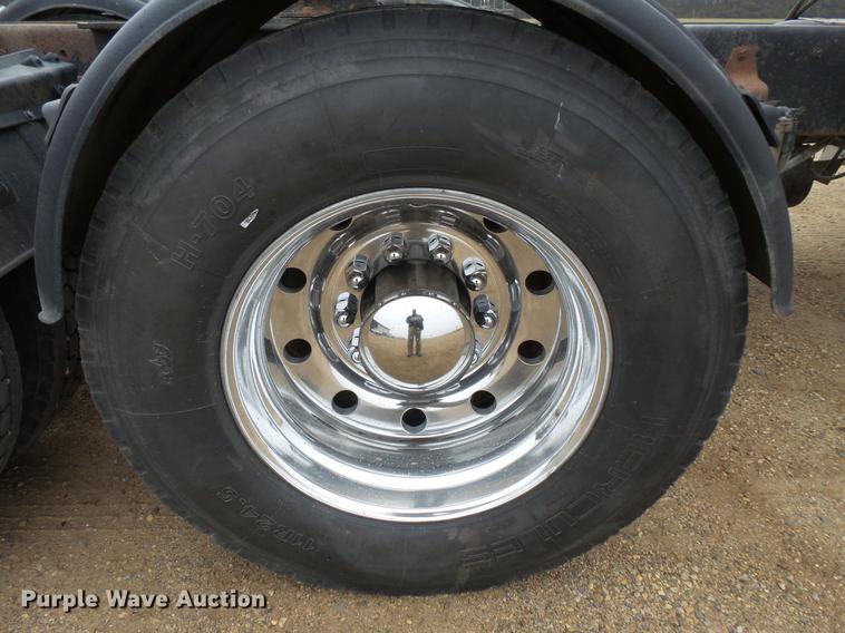 image for item DC4748 1995 Kenworth T450 semi truck