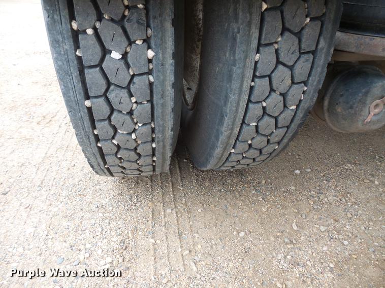 image for item DC4748 1995 Kenworth T450 semi truck