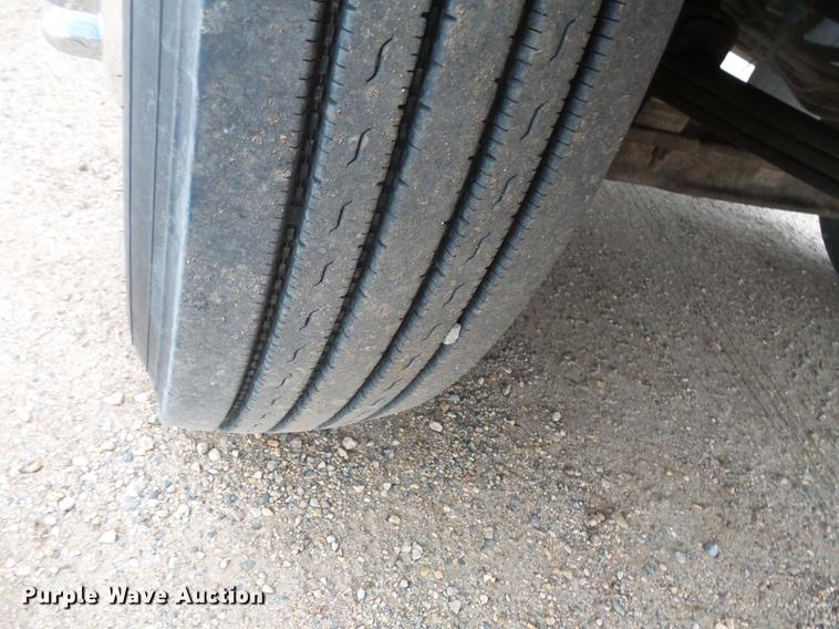 image for item DC4748 1995 Kenworth T450 semi truck