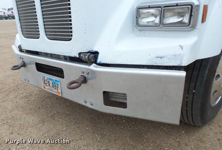 image for item DC4748 1995 Kenworth T450 semi truck