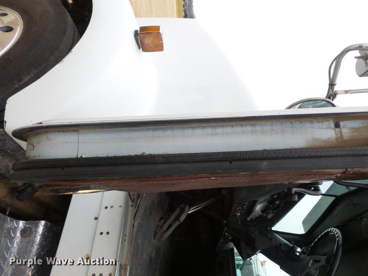 image for item DC4748 1995 Kenworth T450 semi truck