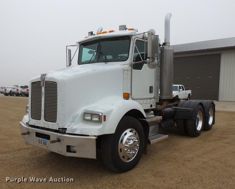 image for item DC4749 1995 Kenworth T450 semi truck