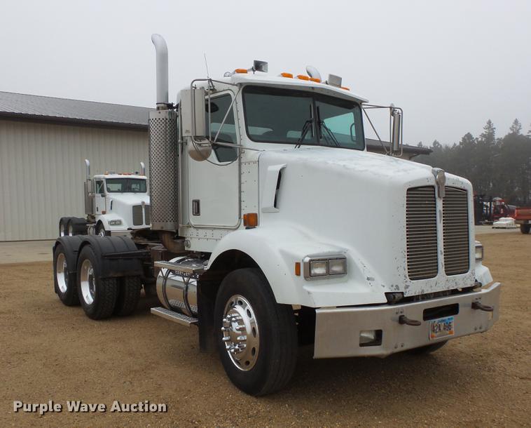 image for item DC4749 1995 Kenworth T450 semi truck