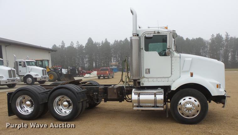 image for item DC4749 1995 Kenworth T450 semi truck