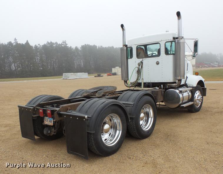 image for item DC4749 1995 Kenworth T450 semi truck