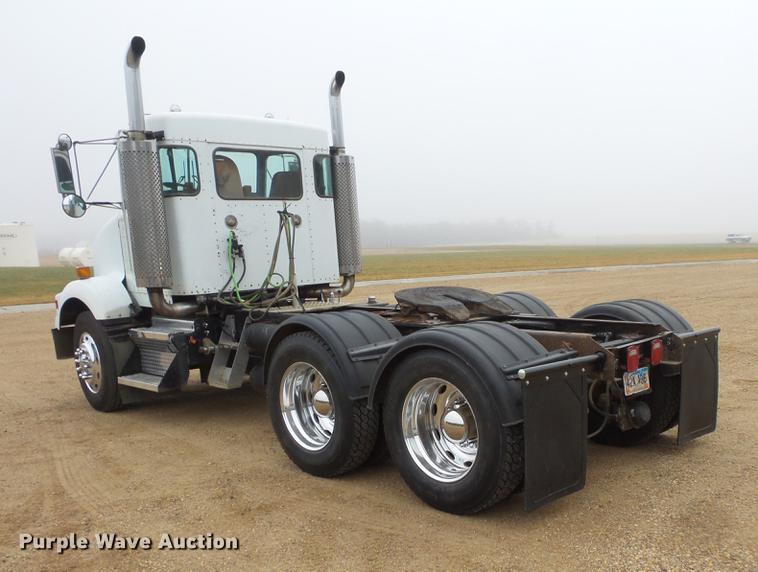 image for item DC4749 1995 Kenworth T450 semi truck