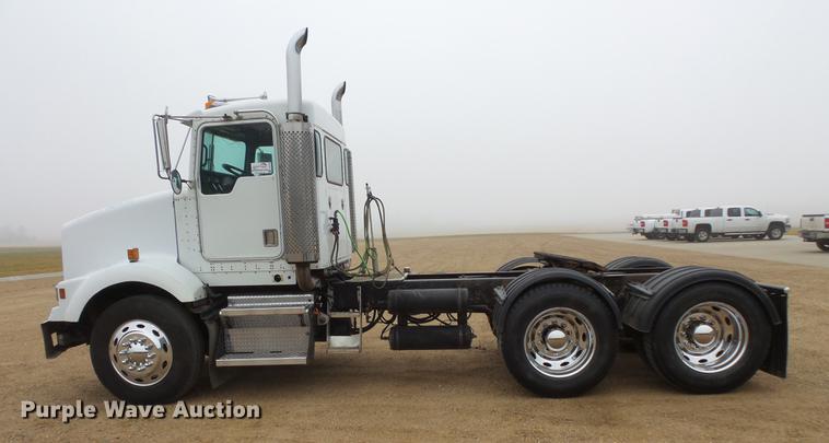 image for item DC4749 1995 Kenworth T450 semi truck