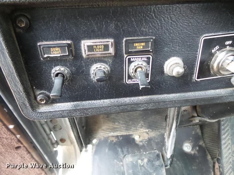 image for item DC4749 1995 Kenworth T450 semi truck