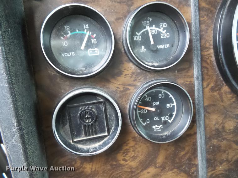 image for item DC4749 1995 Kenworth T450 semi truck