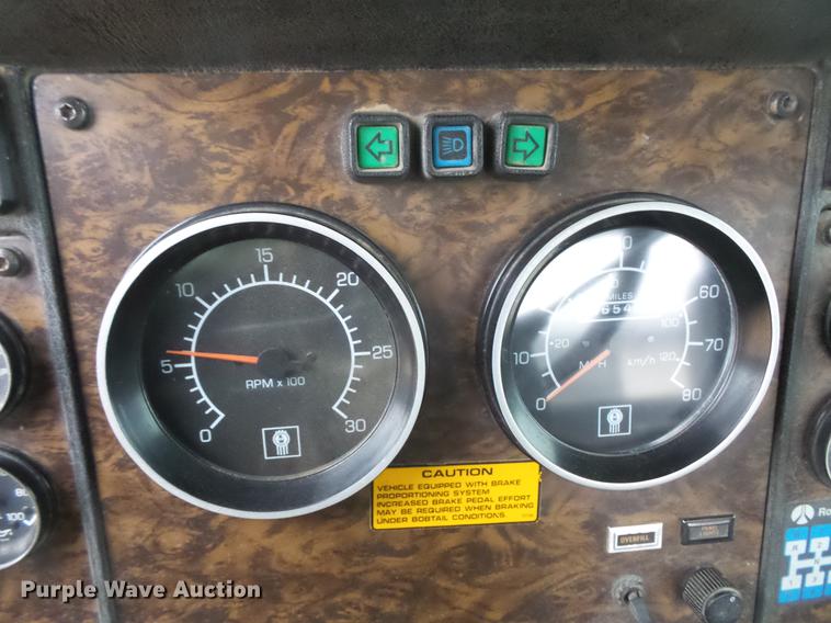 image for item DC4749 1995 Kenworth T450 semi truck