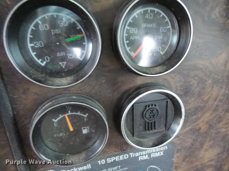 image for item DC4749 1995 Kenworth T450 semi truck