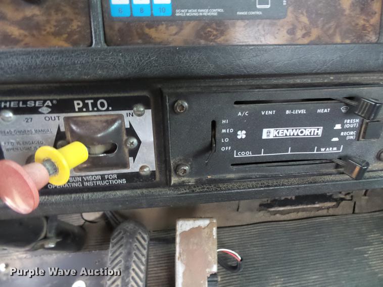 image for item DC4749 1995 Kenworth T450 semi truck