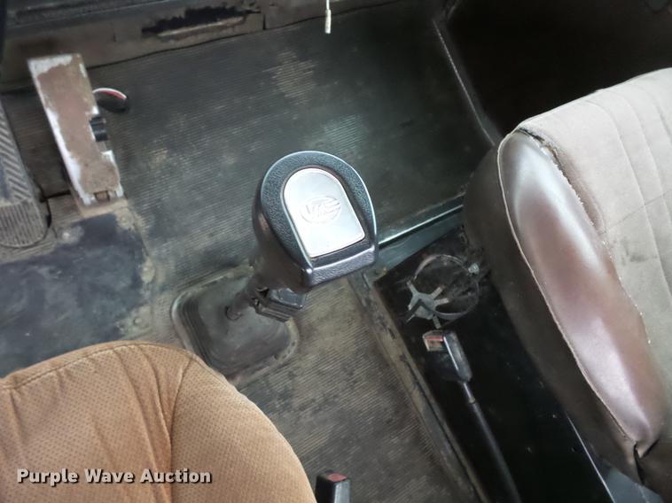 image for item DC4749 1995 Kenworth T450 semi truck