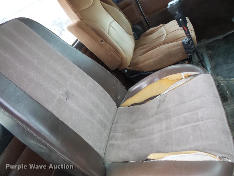 image for item DC4749 1995 Kenworth T450 semi truck