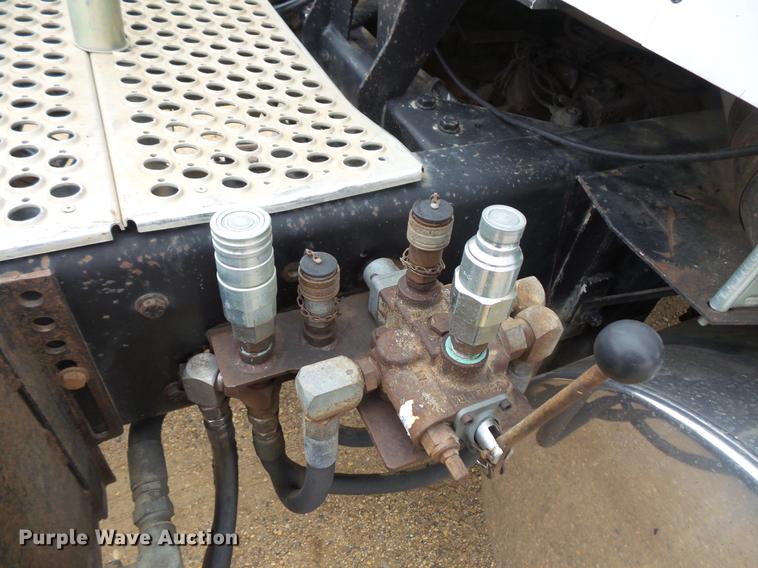 image for item DC4749 1995 Kenworth T450 semi truck