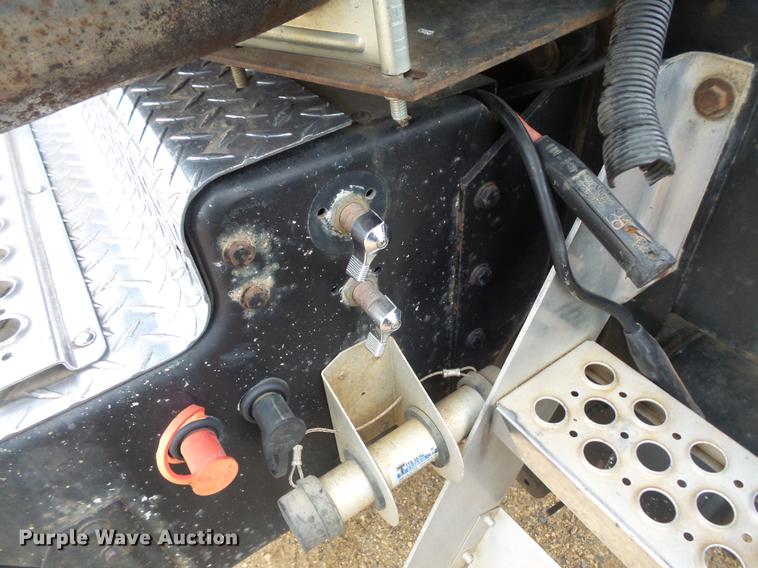 image for item DC4749 1995 Kenworth T450 semi truck