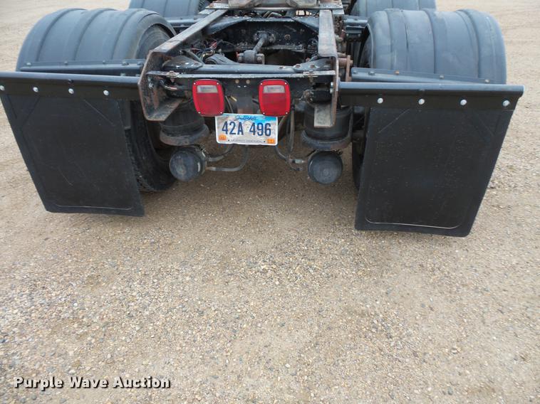 image for item DC4749 1995 Kenworth T450 semi truck