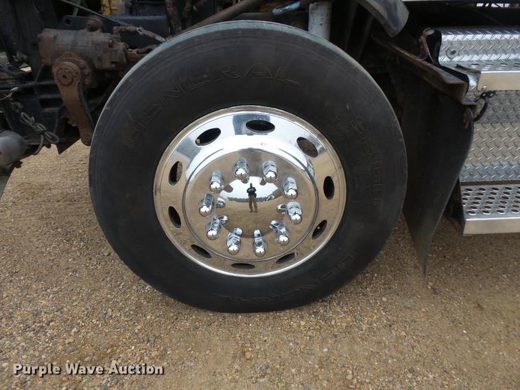 image for item DC4749 1995 Kenworth T450 semi truck