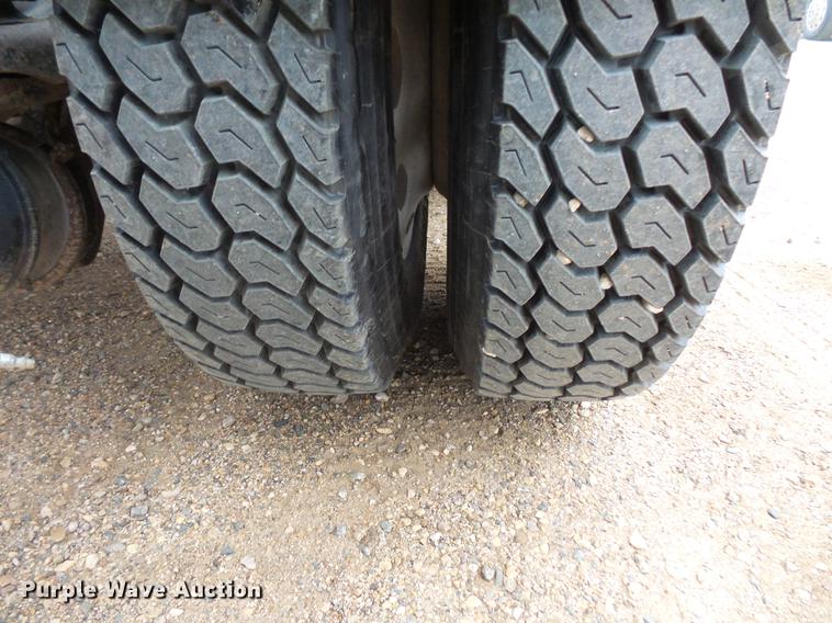 image for item DC4749 1995 Kenworth T450 semi truck