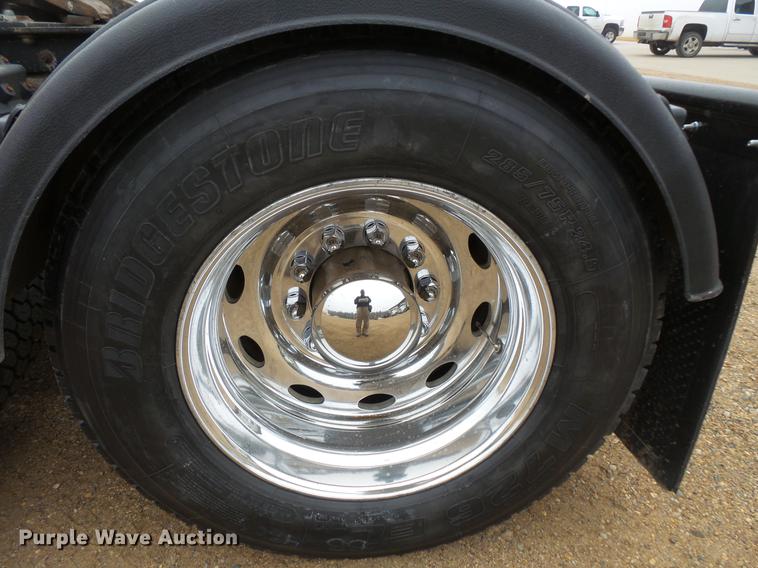 image for item DC4749 1995 Kenworth T450 semi truck