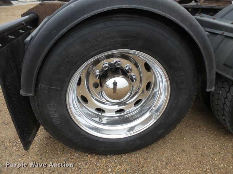 image for item DC4749 1995 Kenworth T450 semi truck