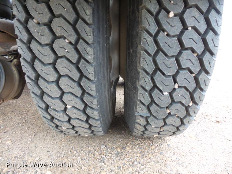 image for item DC4749 1995 Kenworth T450 semi truck