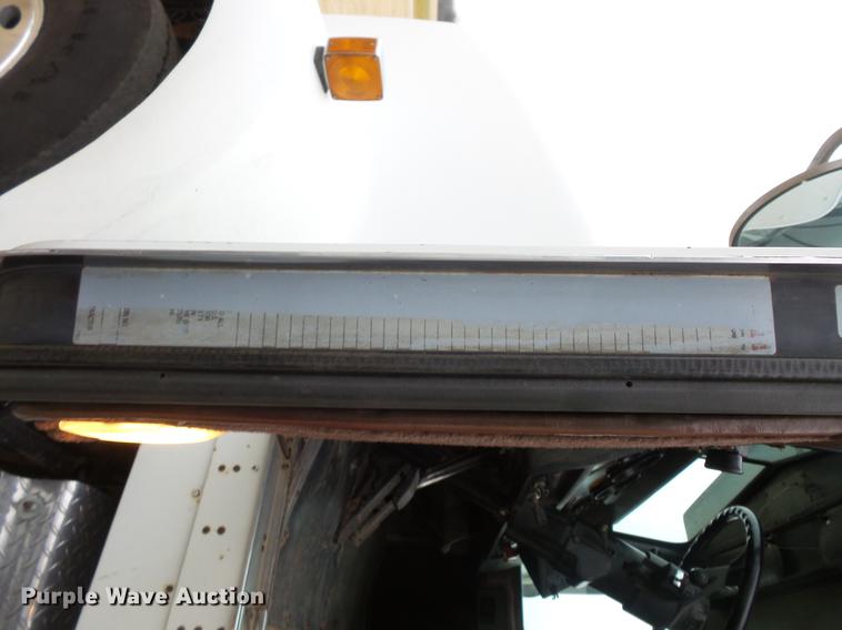 image for item DC4749 1995 Kenworth T450 semi truck