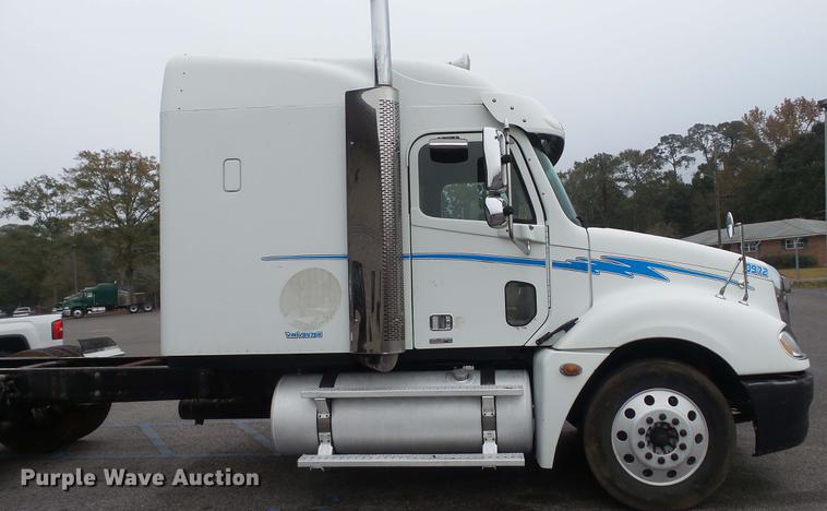 image for item DC5728 2006 Freightliner Columbia semi truck