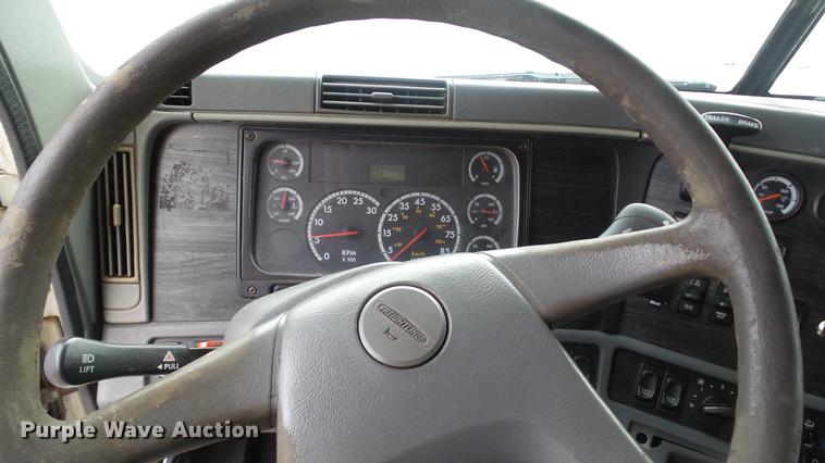 image for item DC5728 2006 Freightliner Columbia semi truck