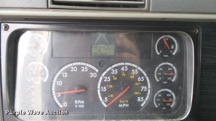 image for item DC5728 2006 Freightliner Columbia semi truck