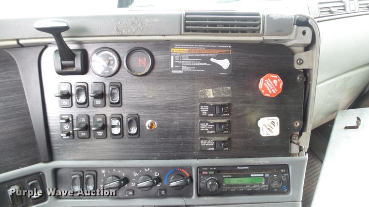 image for item DC5728 2006 Freightliner Columbia semi truck