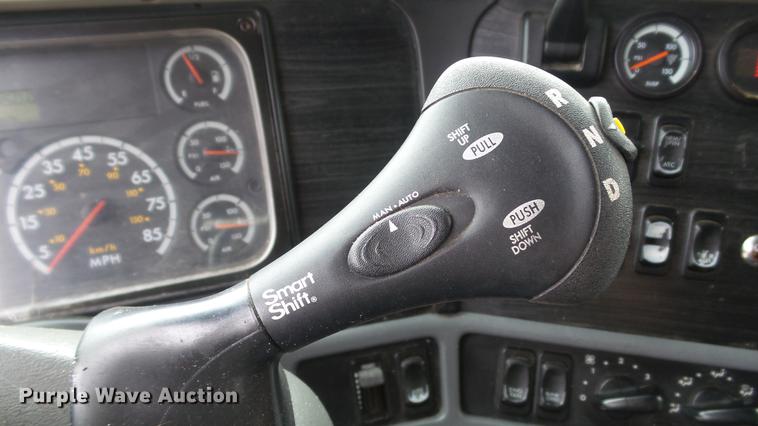 image for item DC5728 2006 Freightliner Columbia semi truck