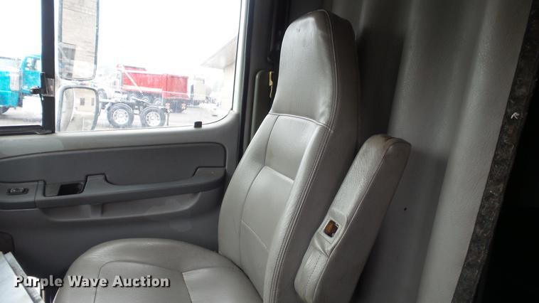 image for item DC5728 2006 Freightliner Columbia semi truck