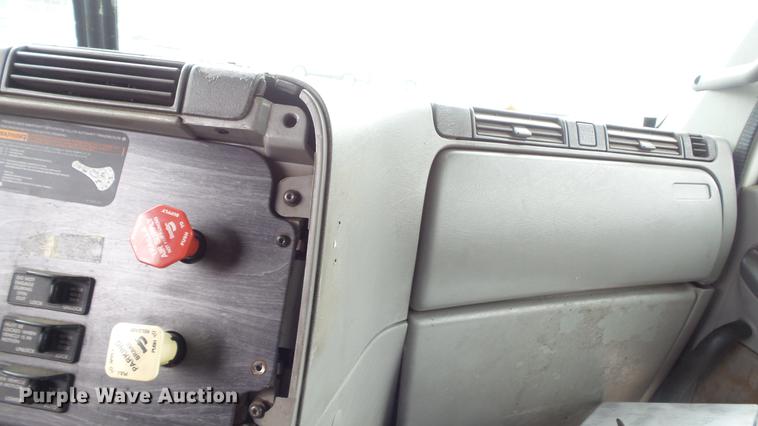 image for item DC5728 2006 Freightliner Columbia semi truck