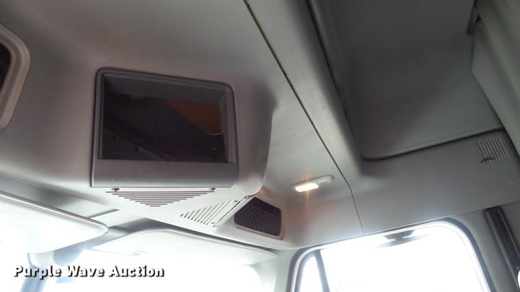 image for item DC5728 2006 Freightliner Columbia semi truck