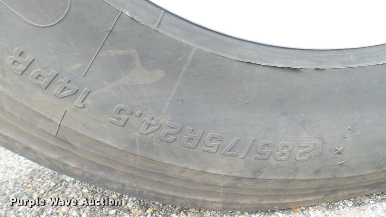 image for item DC5728 2006 Freightliner Columbia semi truck