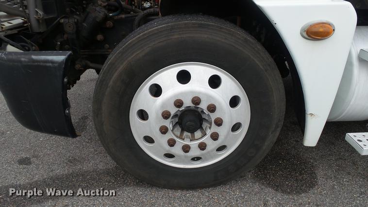 image for item DC5728 2006 Freightliner Columbia semi truck